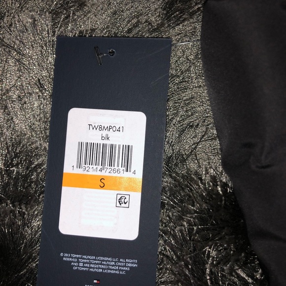 Brand New Tommy Hilfilger Vest - Picture 5 of 6